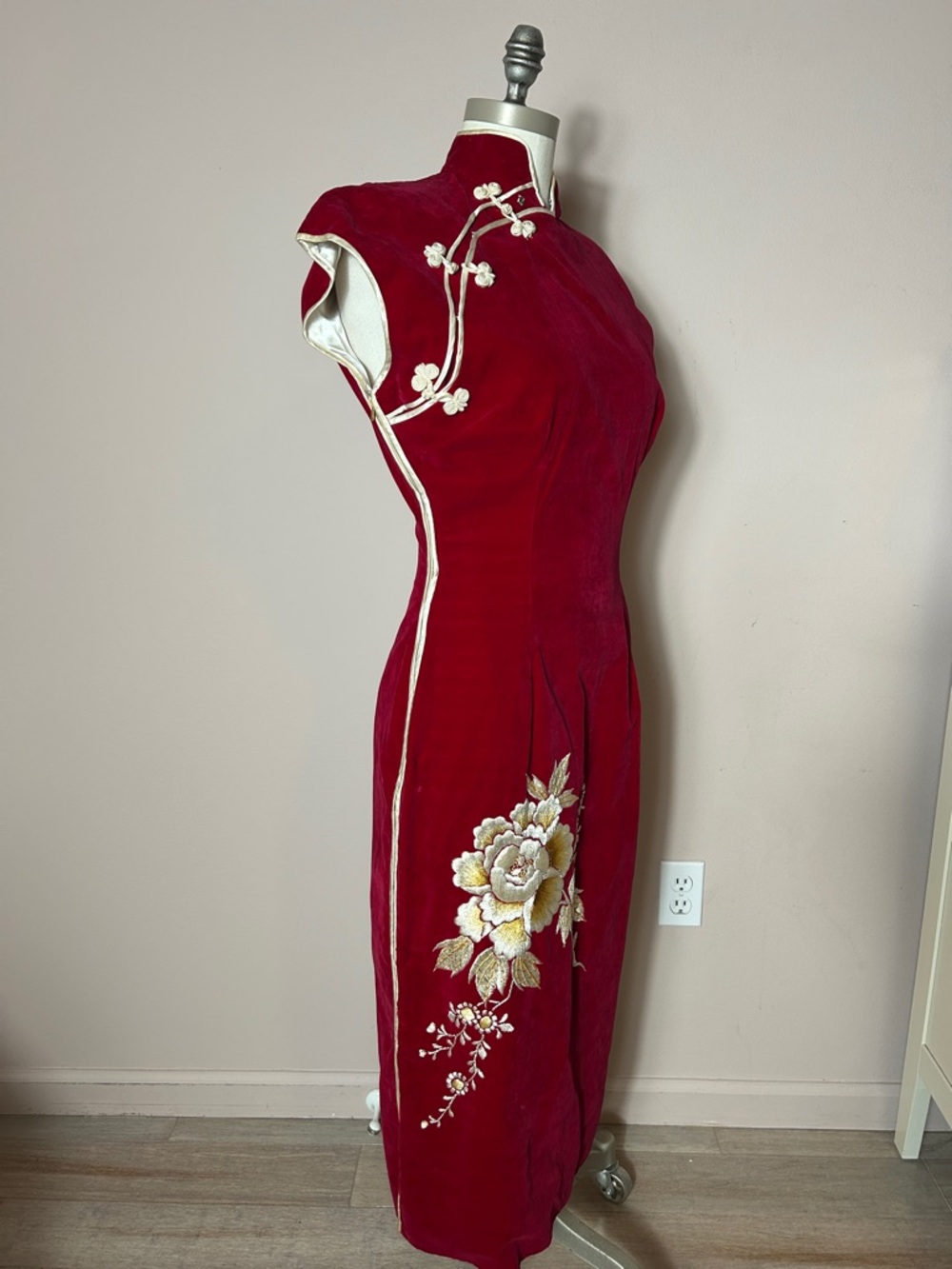 Classic Red Velvet Cheongsam Dress with Embroidered Floral Detail in gold Asian - Picture 7 of 17